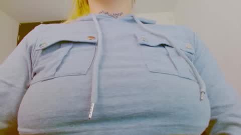 Snapshot of zoe_sexy69 chatting on 03-08-26, 08:01 ZOE online show from 03-08-26, 08:01