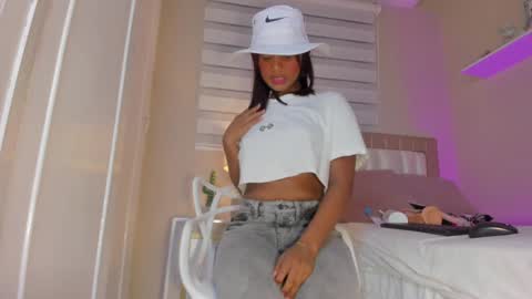 Hi guys i am Zoe  online show from 02-05-25, 11:34