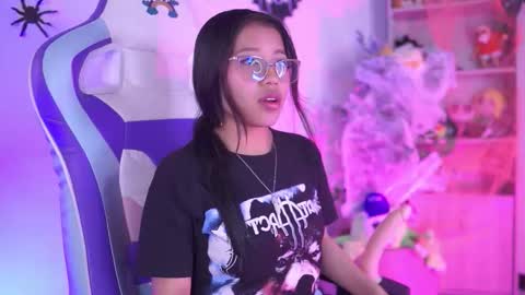 Zoe  online show from 10-21-25, 04:30