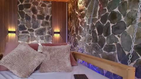 Snapshot of zoe_stargb chatting on 10-15-25, 08:53 Camila Aristizabal online show from 10-15-25, 08:53