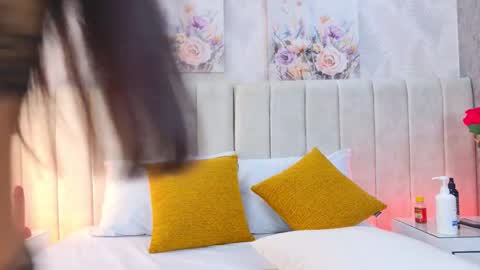 Snapshot of zoe_stargb chatting on 10-21-25, 08:42 Camila Aristizabal online show from 10-21-25, 08:42