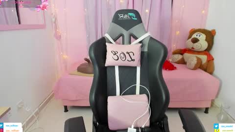 zoe_sullivan_ online show from 11-08-25, 09:42