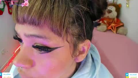 zoe_sullivan_ online show from 11-20-25, 09:42