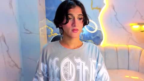 Zoe online show from 12-20-25, 01:07