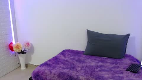 Carolina online show from 03-07-25, 04:24