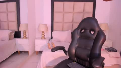 Zoecarrter online show from 09-11-25, 07:58