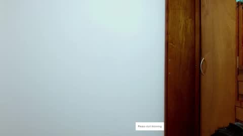 Snapshot of zoedixon01 chatting on 09-12-25, 01:06 zoe online show from 09-12-25, 01:06