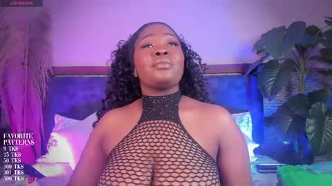 Snapshot of zoee_23 chatting on 04-16-26, 11:00 Zoe online show from 04-16-26, 11:00