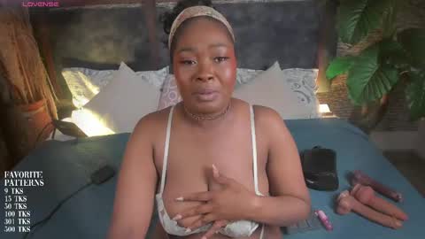 Snapshot of zoee_23 chatting on 05-11-26, 11:05 Zoe online show from 05-11-26, 11:05