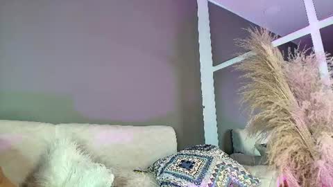 Snapshot of zoee_8 chatting on 06-25-26, 04:22 ZOE online show from 06-25-26, 04:22