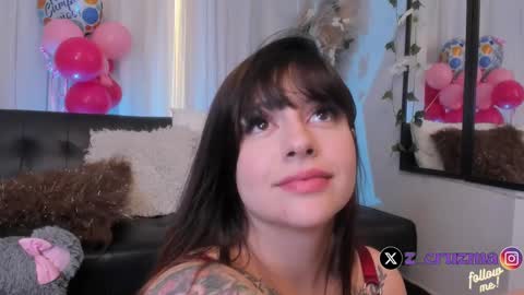 Snapshot of zoee_cruz chatting on 03-05-25, 06:23 Camila online show from 03-05-25, 06:23