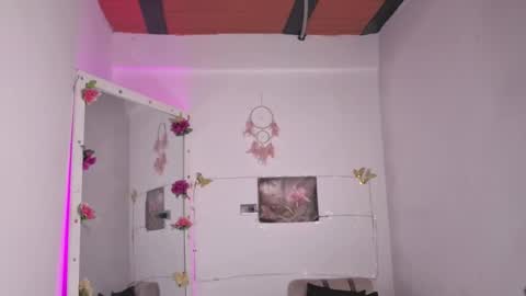 Snapshot of zoee_dolcee chatting on 10-13-25, 10:43 Catt online show from 10-13-25, 10:43