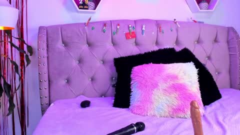 Zoe online show from 12-10-24, 05:44