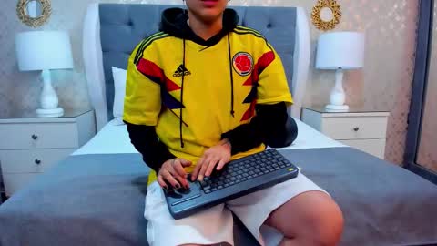 Zoe Krug online show from 10-11-25, 11:53