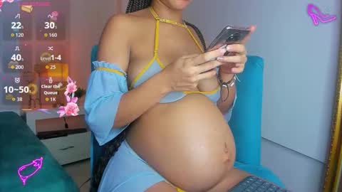 Snapshot of zoesantanna_ chatting on 11-04-25, 08:08 Zoe Santana online show from 11-04-25, 08:08