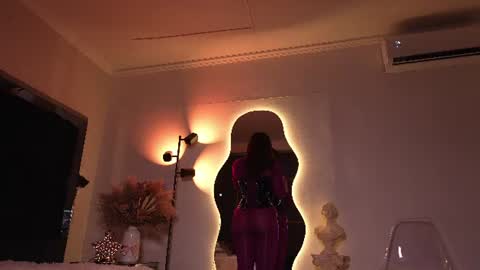 zoevidal_ online show from 06-22-26, 12:02