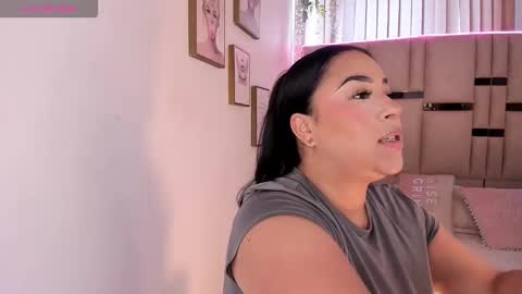 zoey thommpson online show from 11-03-25, 07:48