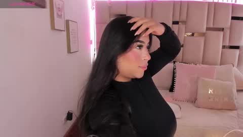 zoey thommpson online show from 11-16-25, 02:55