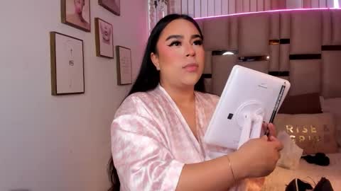 zoey thommpson online show from 02-13-26, 08:05