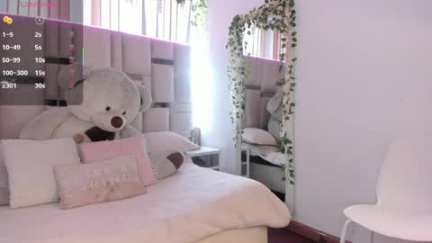 zoey thommpson online show from 04-06-26, 08:43