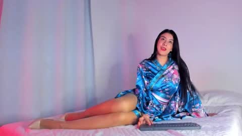 Snapshot of zohey_ chatting on 10-10-25, 06:56 Zohey  online show from 10-10-25, 06:56