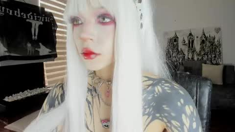 Snapshot of zombieeporcelainex chatting on 03-25-26, 07:09 SOPHIE online show from 03-25-26, 07:09