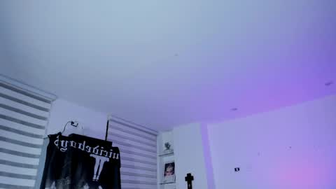 Snapshot of zombieeporcelainex chatting on 04-15-26, 05:25 SOPHIE online show from 04-15-26, 05:25