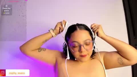 Snapshot of zophy_evans_ chatting on 07-16-26, 03:12 Zophy online show from 07-16-26, 03:12