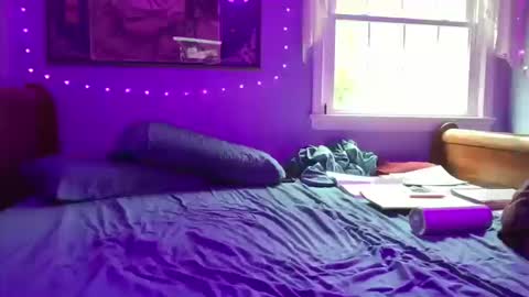 Snapshot of zorakload chatting on 10-10-25, 06:29 Jesse online show from 10-10-25, 06:29