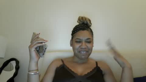 Snapshot of zoravoyce chatting on 02-23-25, 05:12 Treasure Golden online show from 02-23-25, 05:12