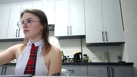 Snapshot of zoriana20 chatting on 11-11-25, 09:04 zoriana20 online show from 11-11-25, 09:04