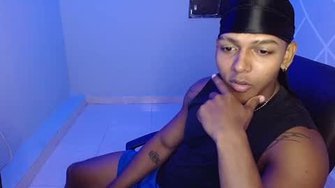 Snapshot of zoriel_derox chatting on 04-05-26, 12:35 Zoriel online show from 04-05-26, 12:35
