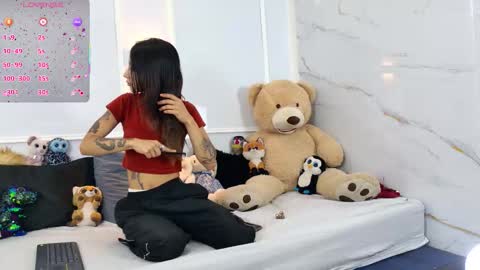 Snapshot of zorravioleta chatting on 02-12-26, 01:17 Violeta online show from 02-12-26, 01:17