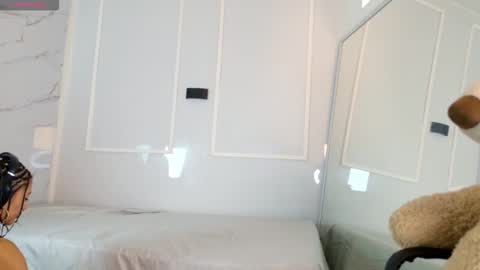 Snapshot of zorravioleta chatting on 02-19-26, 12:01 Violeta online show from 02-19-26, 12:01