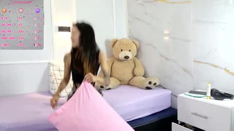 Snapshot of zorravioleta chatting on 03-19-26, 12:09 Violeta online show from 03-19-26, 12:09