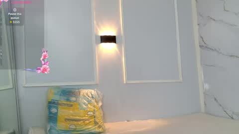 Snapshot of zorravioleta chatting on 04-14-26, 12:00 Violeta online show from 04-14-26, 12:00