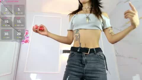 Snapshot of zorravioleta chatting on 04-24-26, 11:45 Violeta online show from 04-24-26, 11:45