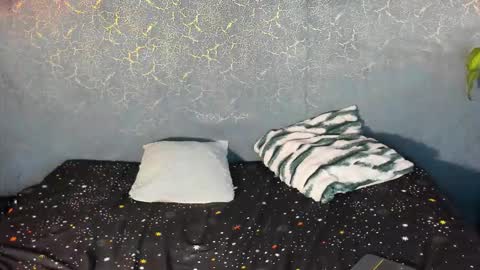 Zoe And Frienda online show from 10-14-25, 07:03