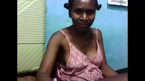 Snapshot of zuana14 chatting on 10-12-25, 04:28 zuana14 online show from 10-12-25, 04:28