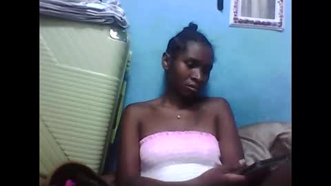 Snapshot of zuana14 chatting on 10-18-25, 07:53 zuana14 online show from 10-18-25, 07:53