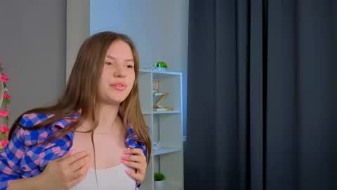 Snapshot of zulatomory chatting on 02-16-26, 07:15 Floria online show from 02-16-26, 07:15