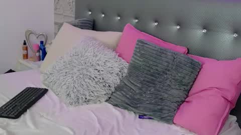 zurisaint online show from 01-12-26, 06:13