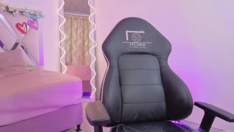 ZURY   online show from 11-12-25, 11:21