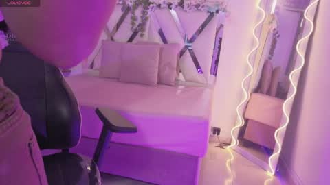 Snapshot of zury_tay chatting on 04-16-26, 11:33 ZURY online show from 04-16-26, 11:33