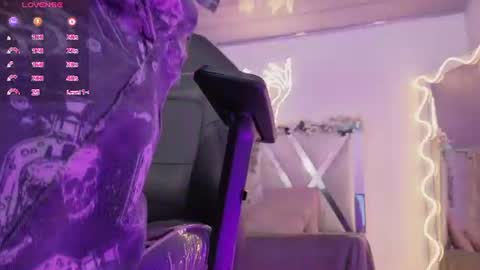 Snapshot of zury_tay chatting on 06-14-26, 03:30 ZURY online show from 06-14-26, 03:30