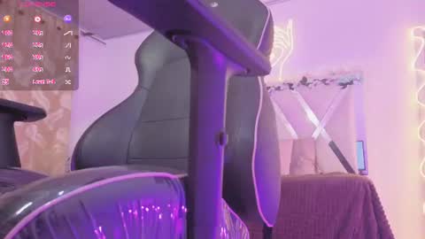 Snapshot of zury_tay chatting on 06-21-26, 03:31 ZURY online show from 06-21-26, 03:31