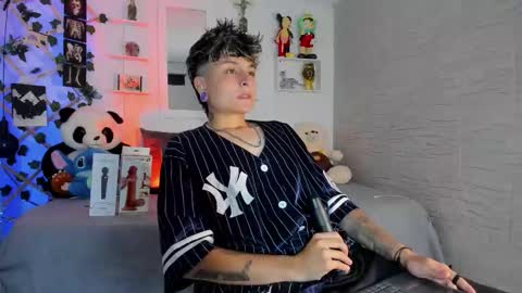 Zury Ramirez online show from 10-22-25, 09:36