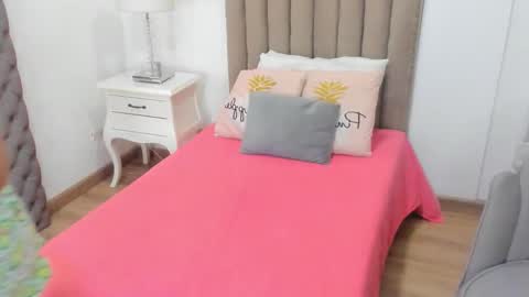 Im Zusan My schedule is from 1030pm to 430 am colombian time online show from 02-03-26, 03:15