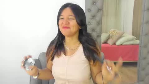 Im Zusan My schedule is from 1030pm to 430 am colombian time online show from 05-11-26, 03:01
