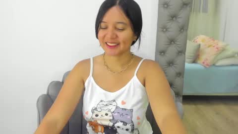 Im Zusan My schedule is from 1030pm to 430 am colombian time online show from 05-12-26, 03:03